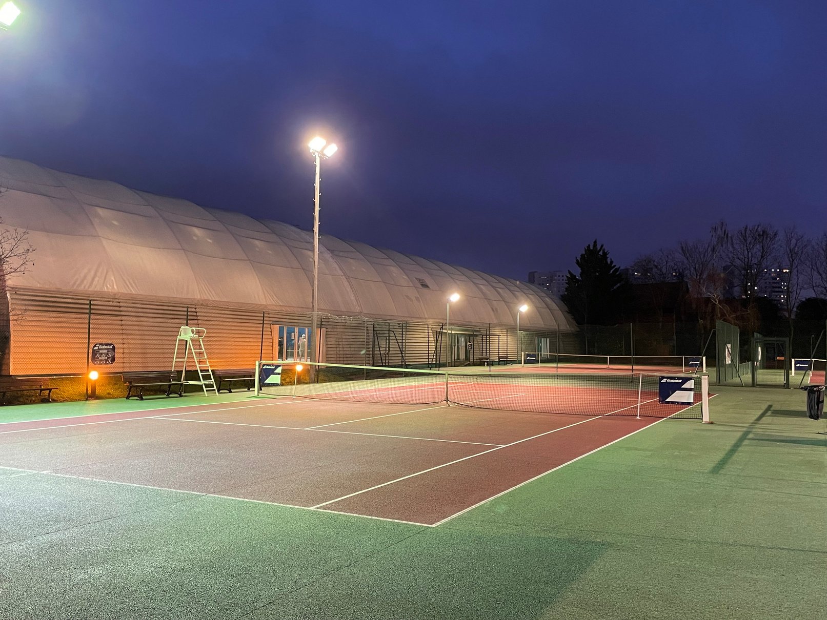 Courts extérieurs JSA Tennis Maisons-Alfort éclairés de nuit