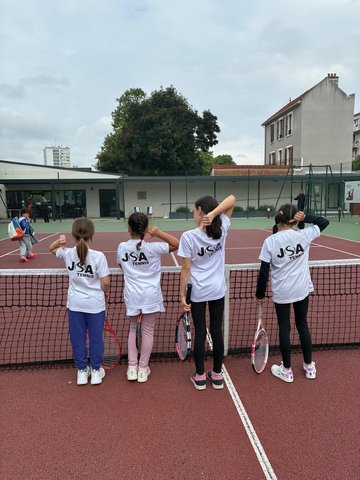 Jeunes sur les courts